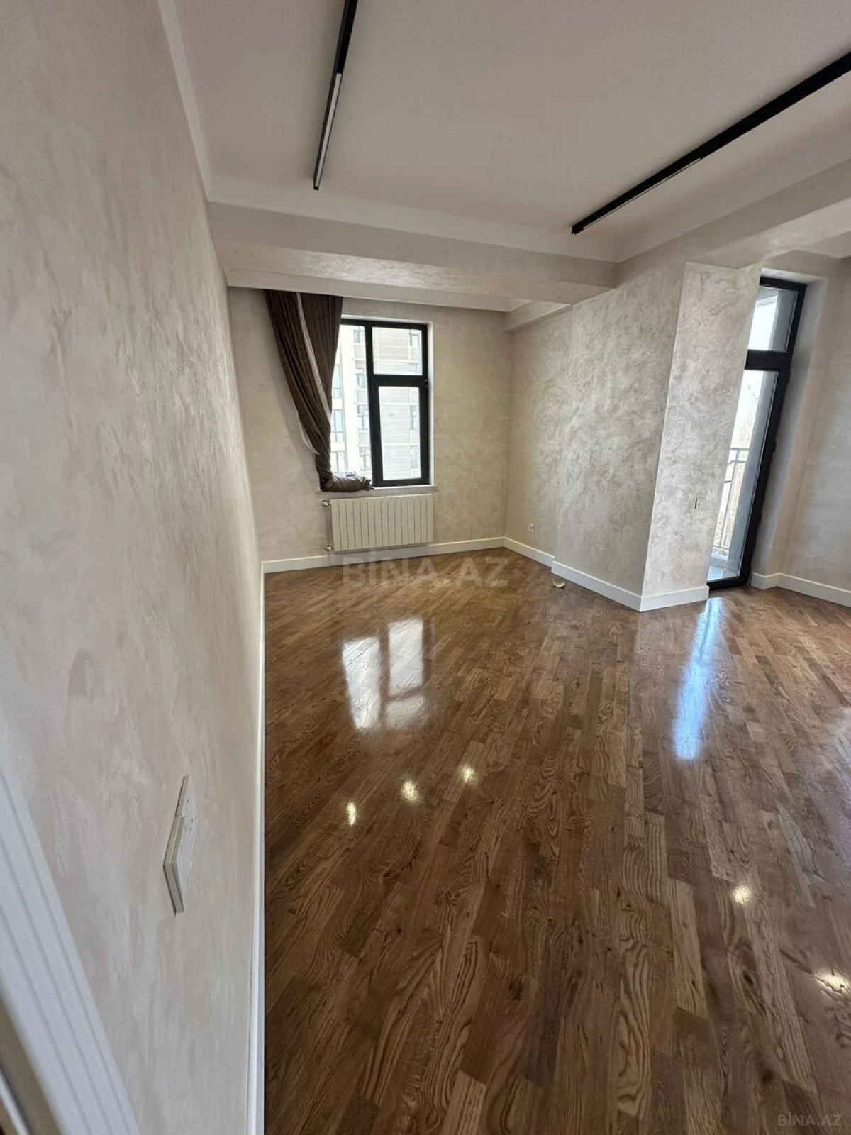 Satılır 3 otaqlı mənzil 120 m²