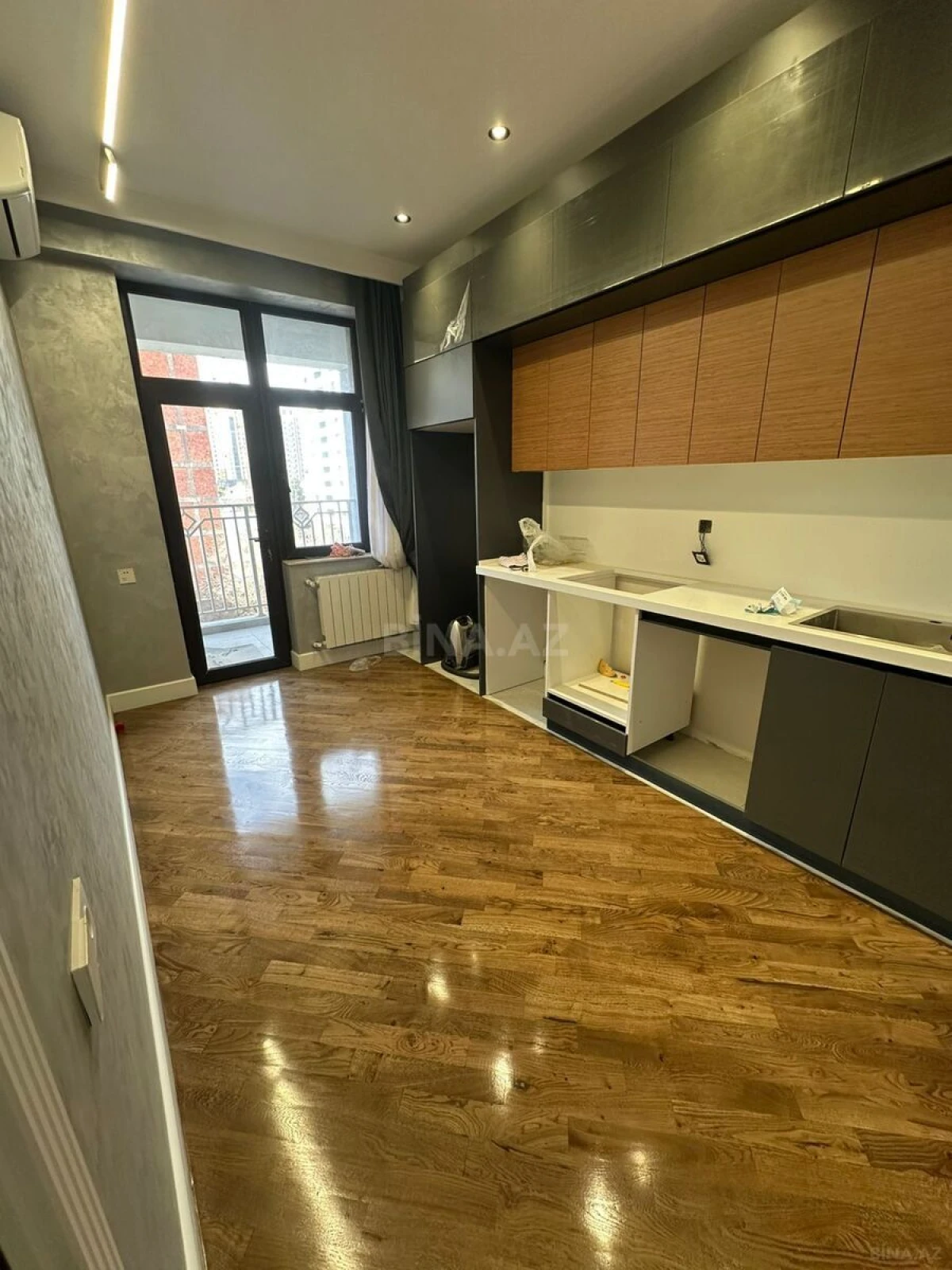 Satılır 3 otaqlı mənzil 120 m²