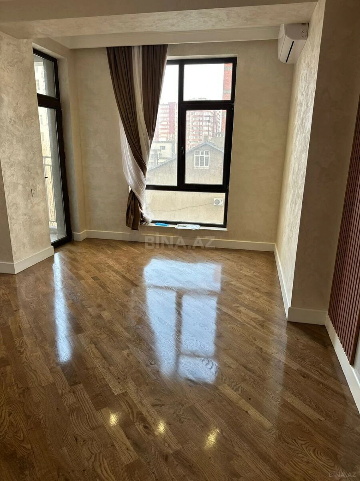 Satılır 3 otaqlı mənzil 120 m²