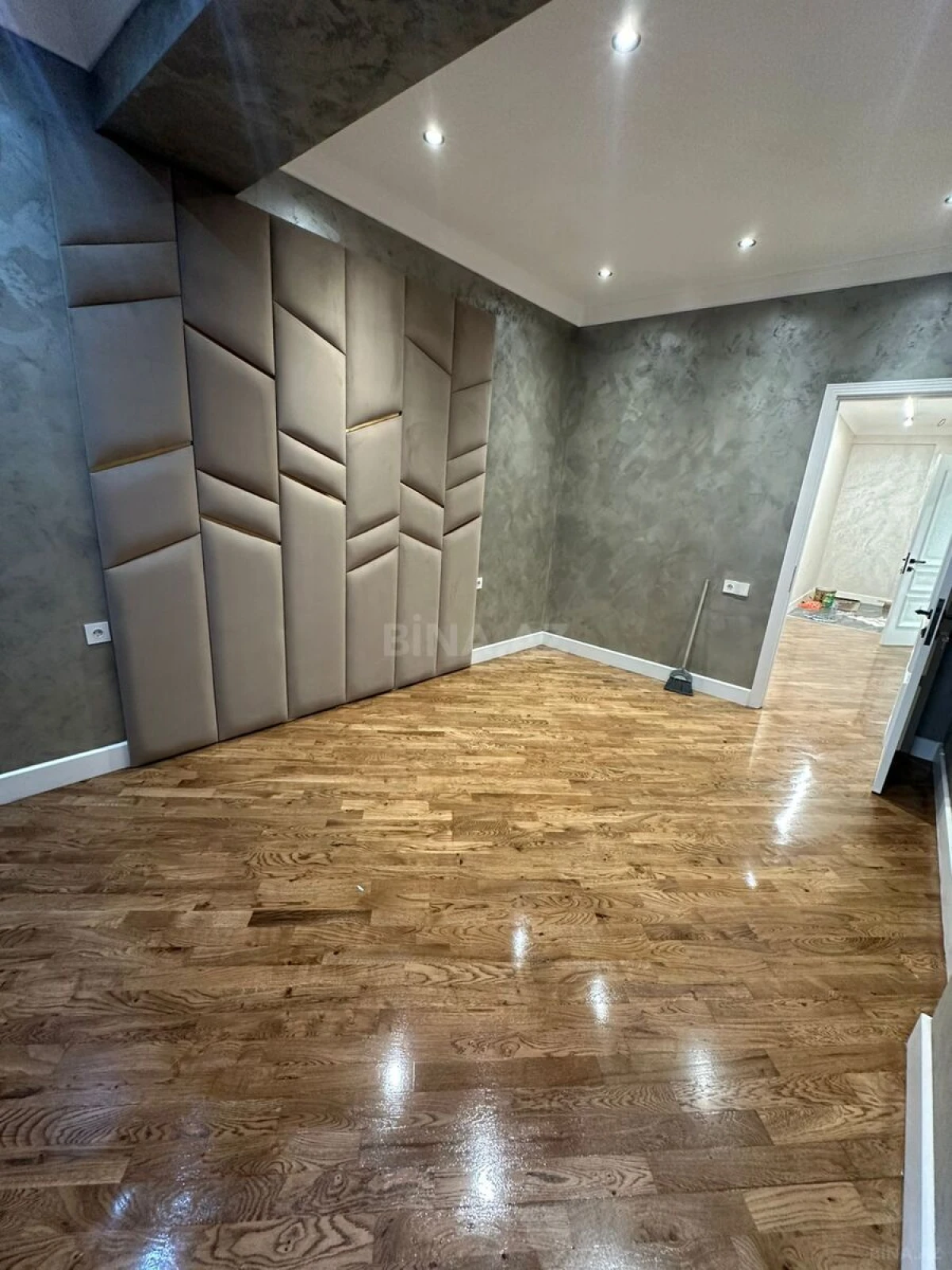 Satılır 3 otaqlı mənzil 120 m²