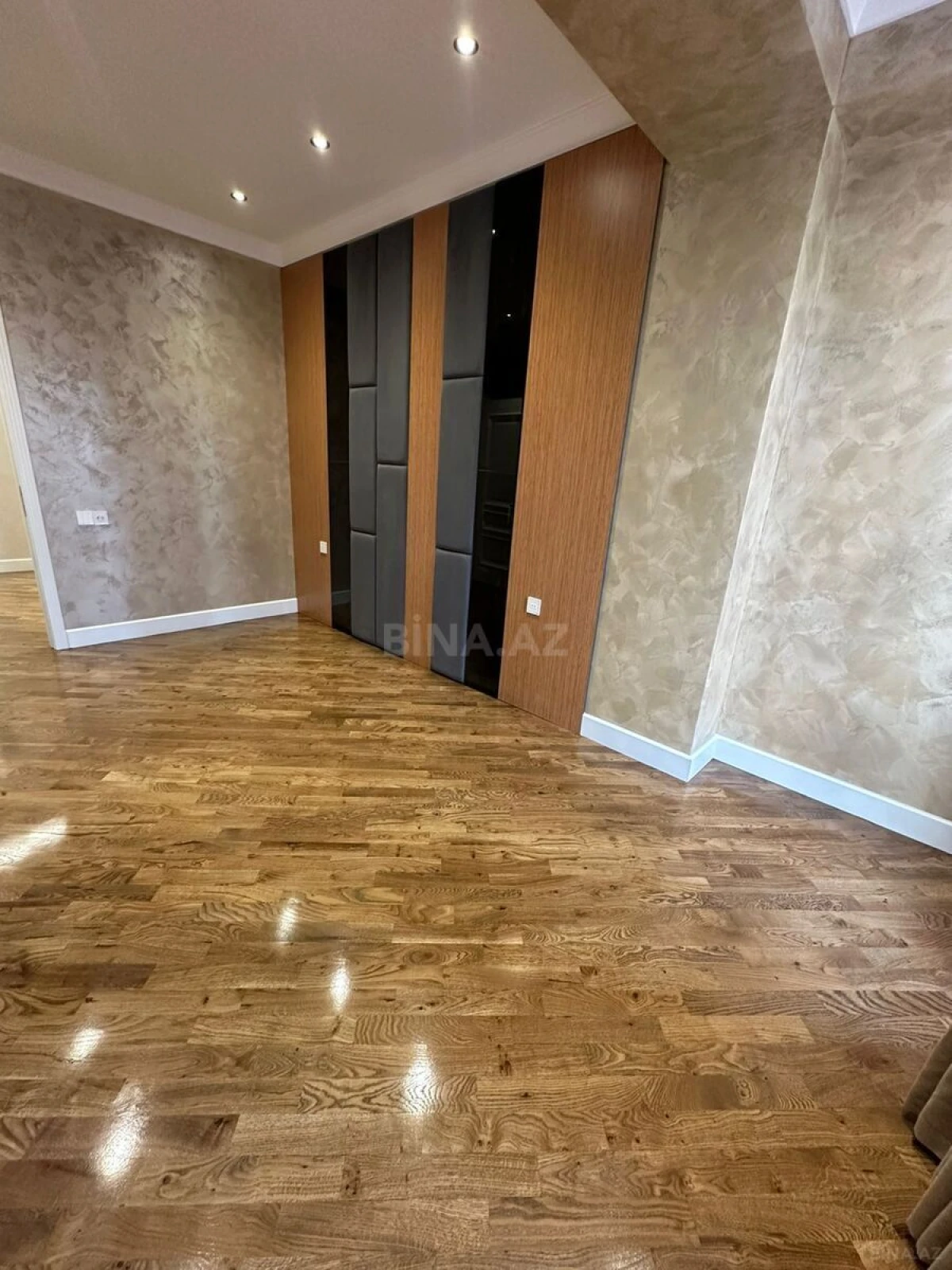 Satılır 3 otaqlı mənzil 120 m²