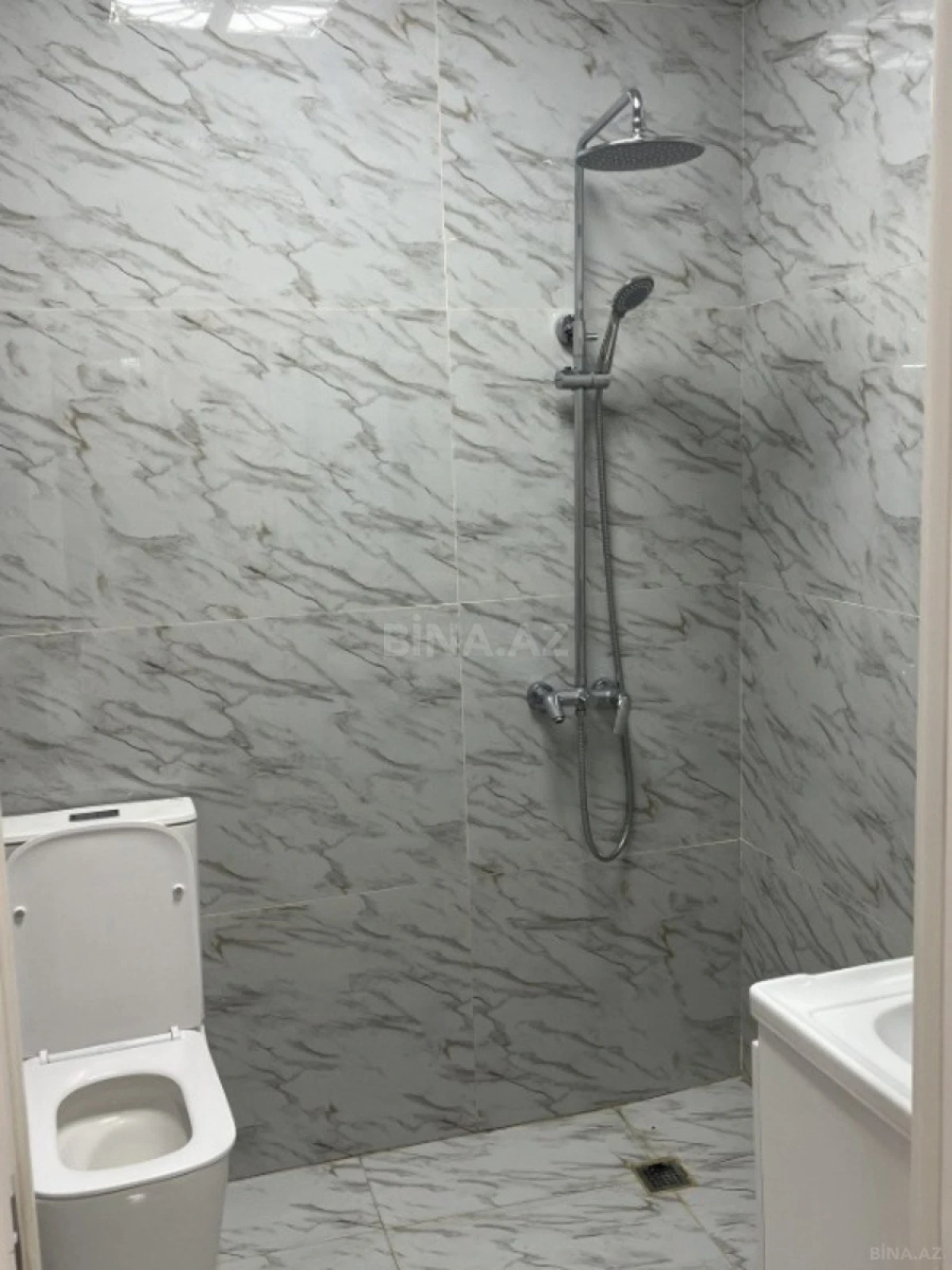 Kirayə verilir 4 otaqlı mənzil 140 m²