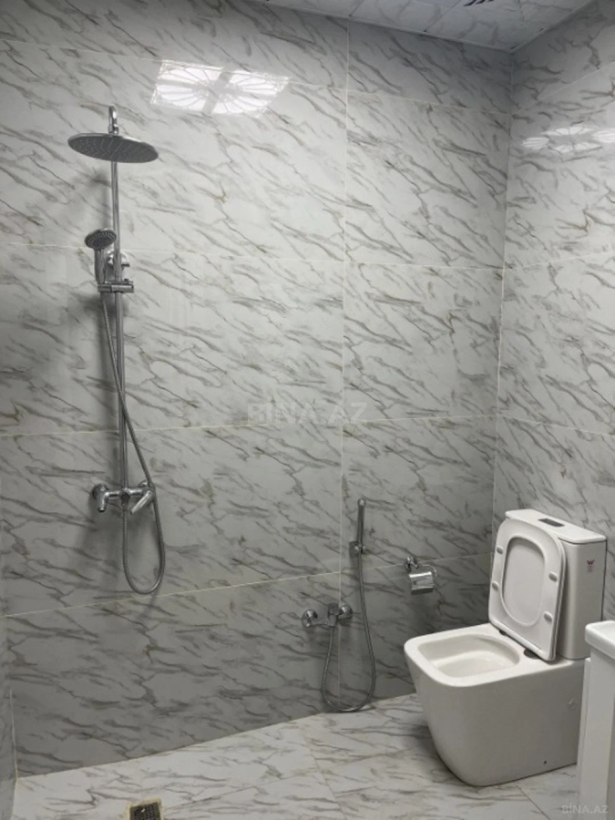 Kirayə verilir 4 otaqlı mənzil 140 m²