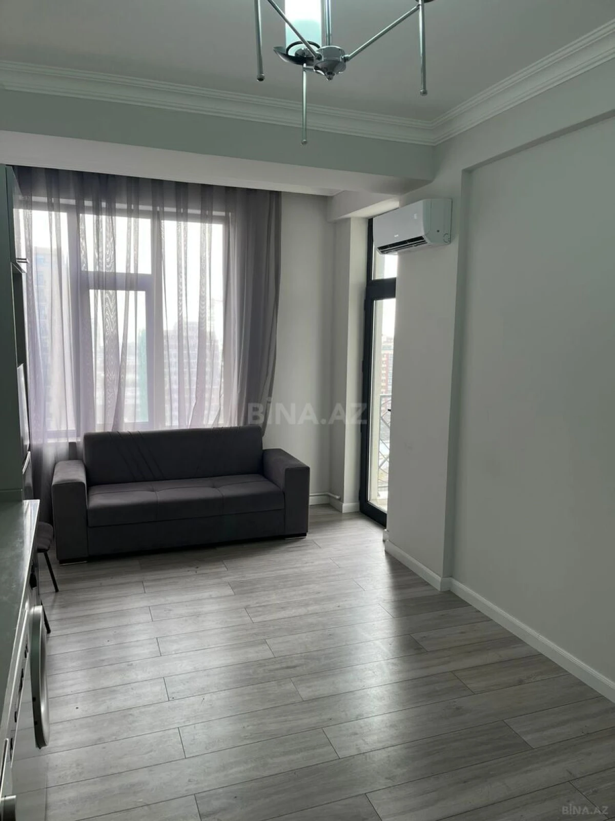 Kirayə verilir 4 otaqlı mənzil 140 m²