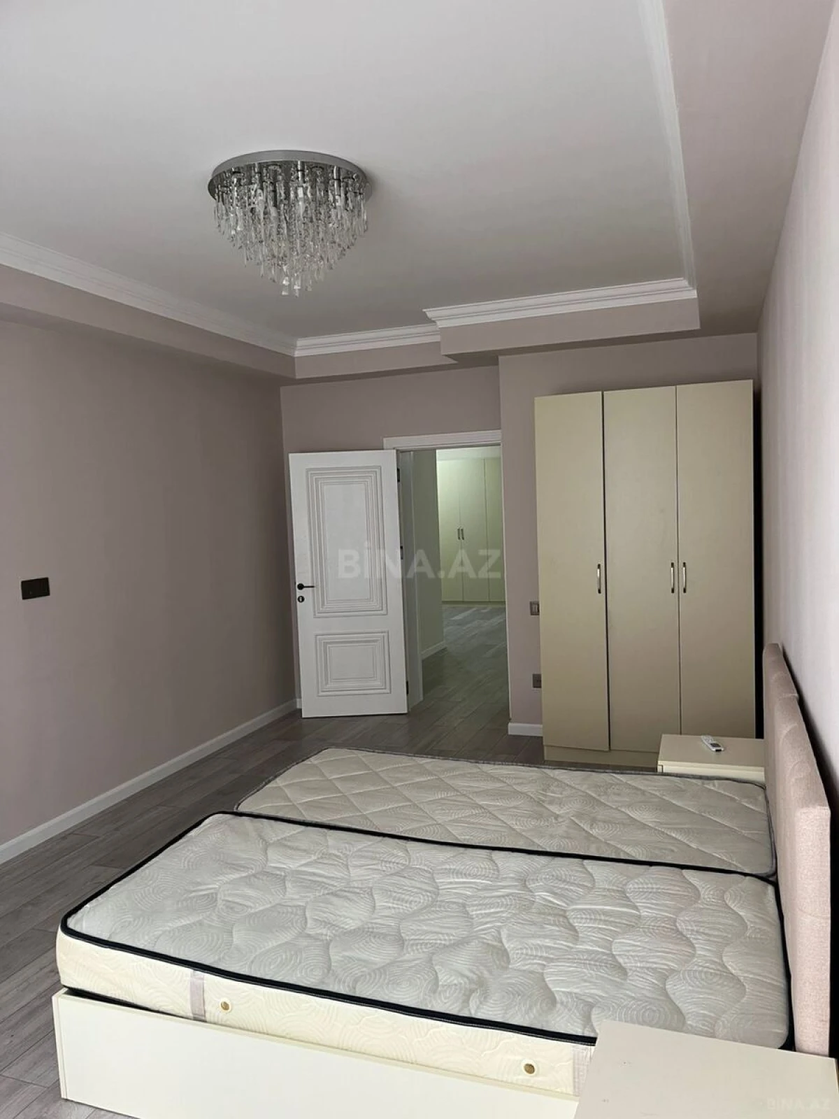 Kirayə verilir 4 otaqlı mənzil 140 m²
