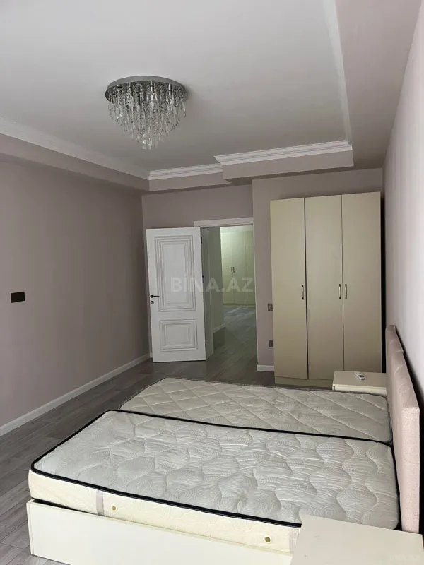 Kirayə verilir 4 otaqlı mənzil 140 m²