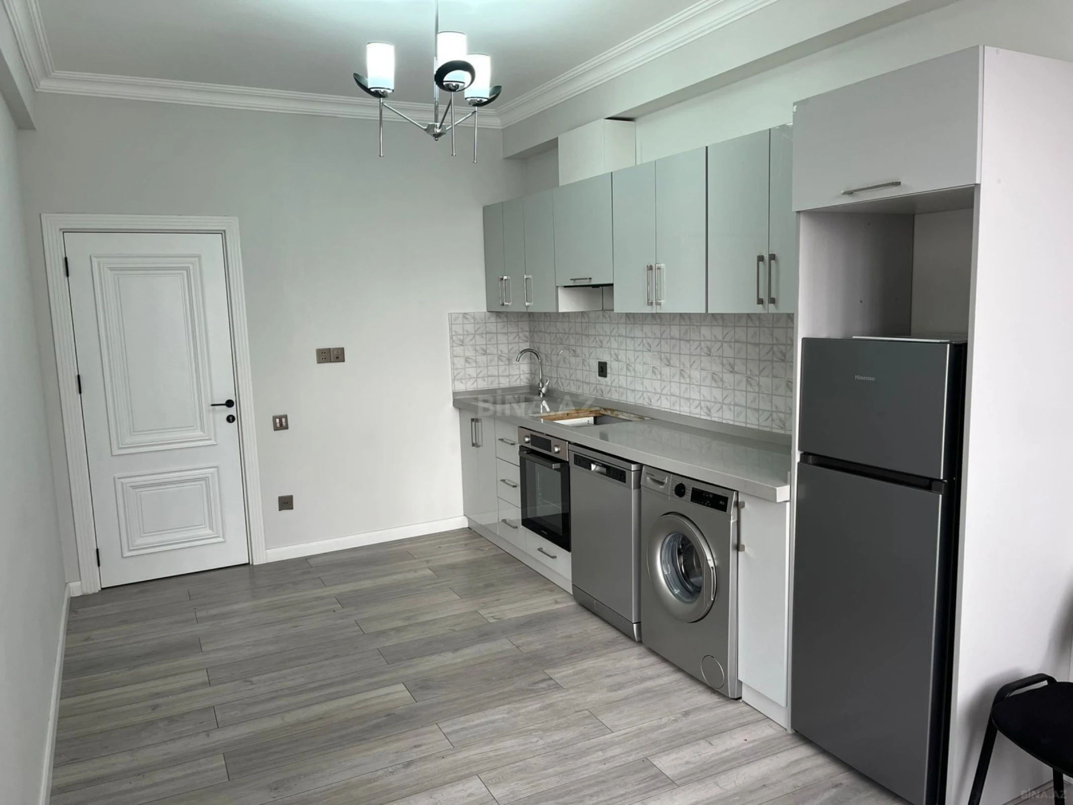 Kirayə verilir 4 otaqlı mənzil 140 m²
