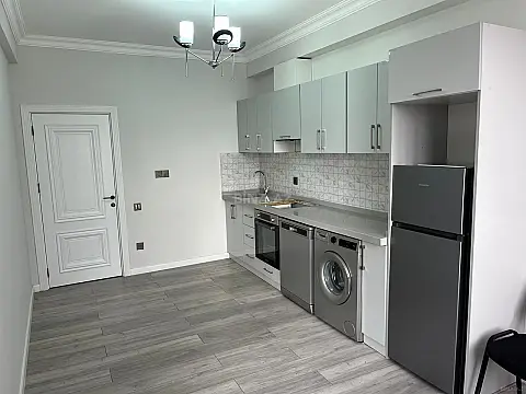 Kirayə verilir 4 otaqlı mənzil 140 m²