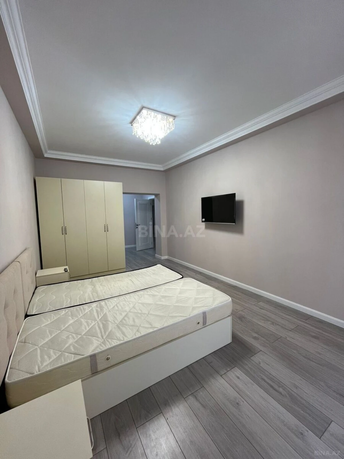Kirayə verilir 4 otaqlı mənzil 140 m²
