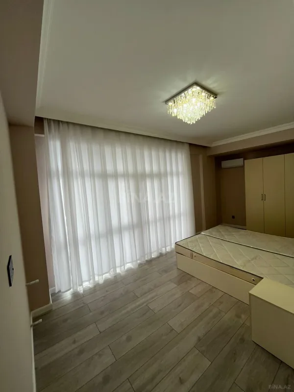 Kirayə verilir 4 otaqlı mənzil 140 m²