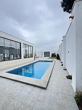Kirayə verilir 5 otaqlı həyət evi 300 m²