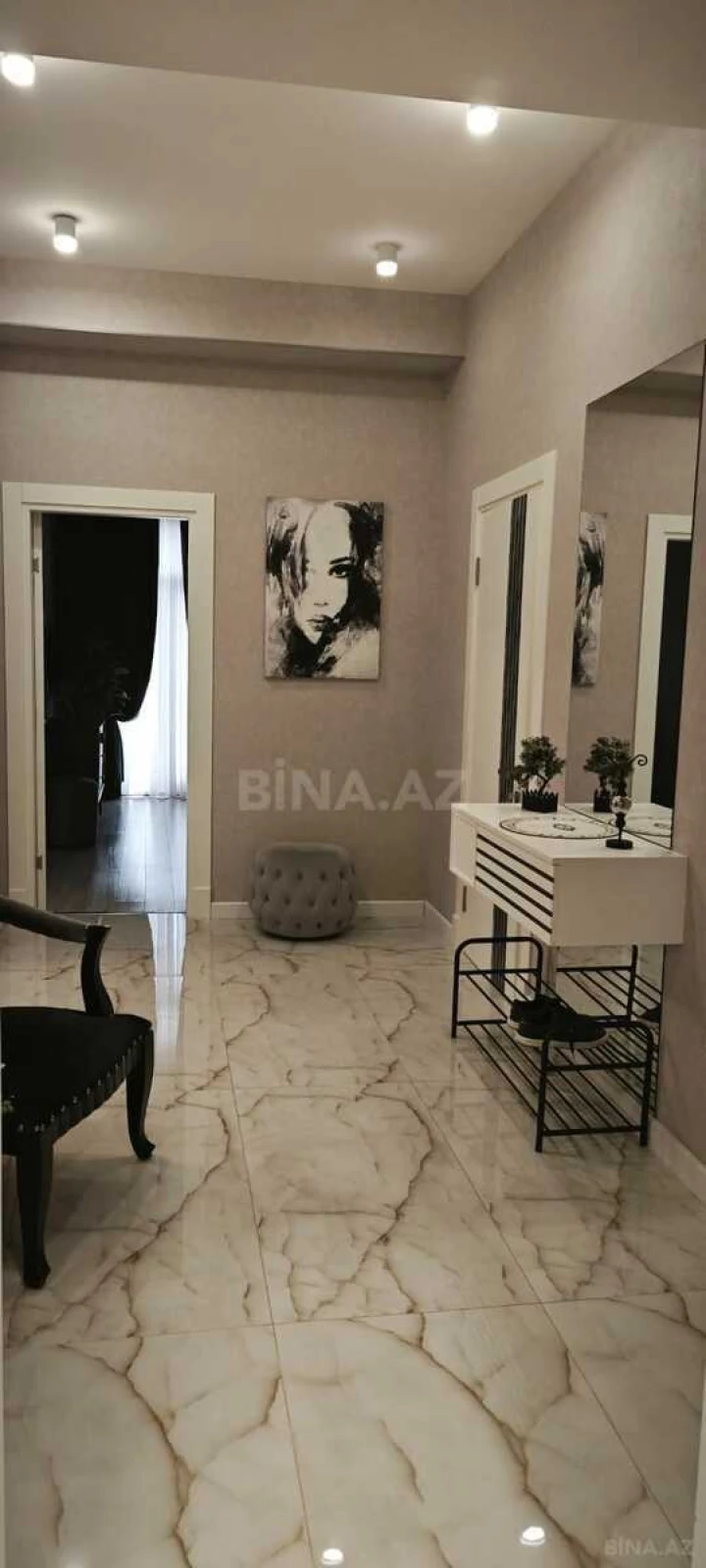 Kirayə verilir 2 otaqlı mənzil 114 m²