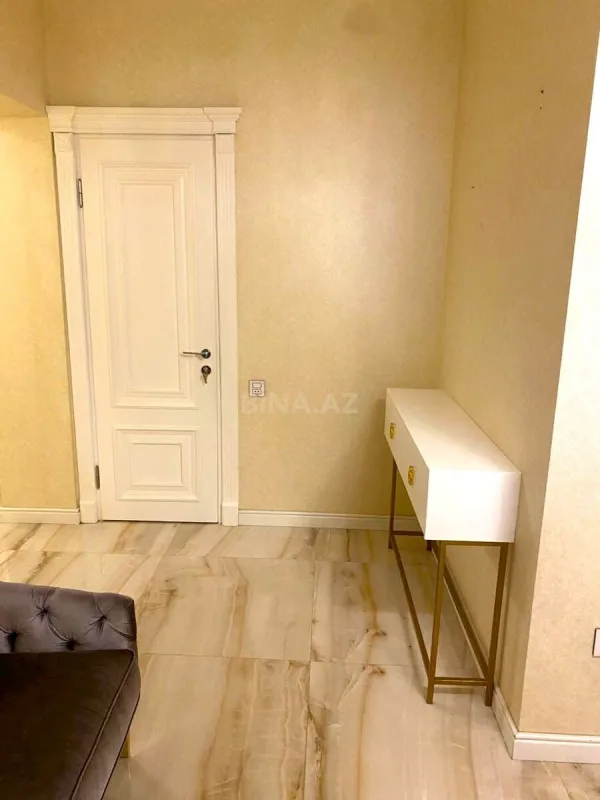 Satılır 4 otaqlı mənzil 124 m²
