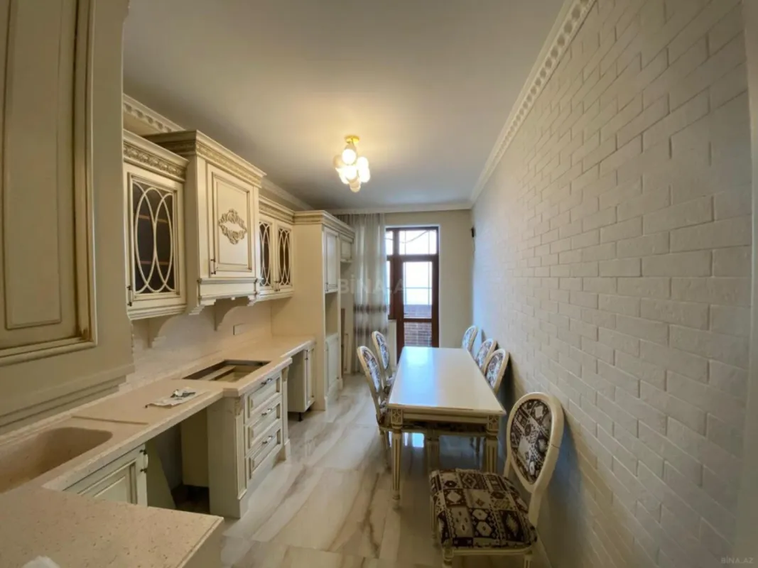 Satılır 4 otaqlı mənzil 124 m²