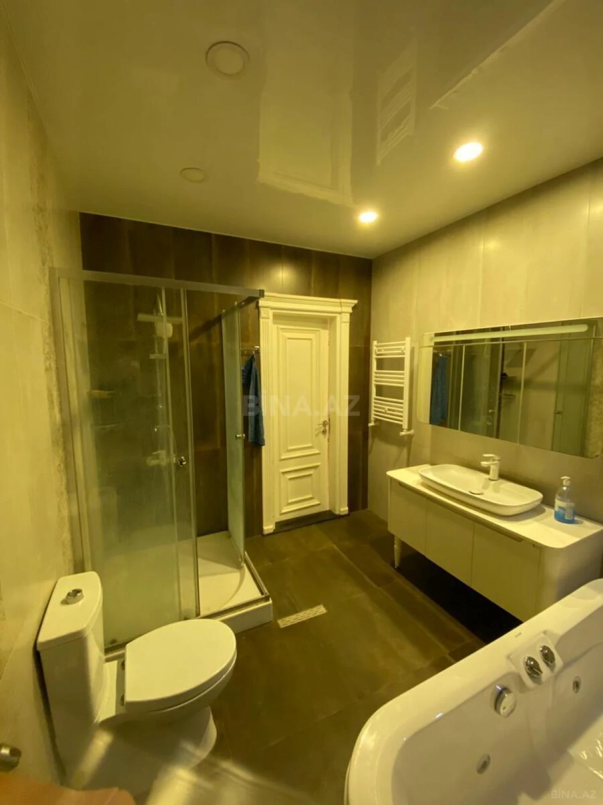 Satılır 4 otaqlı mənzil 124 m²