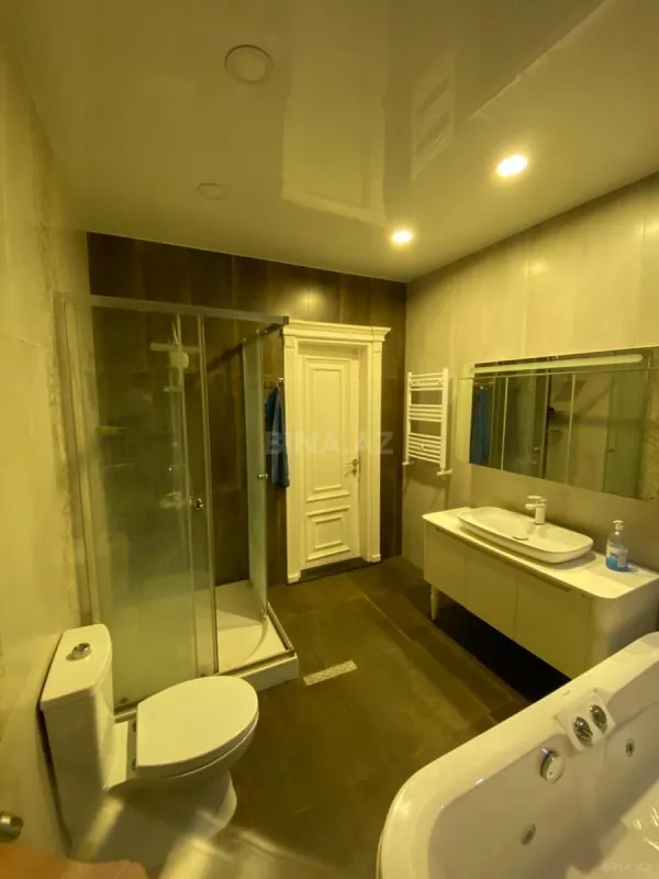 Satılır 4 otaqlı mənzil 124 m²