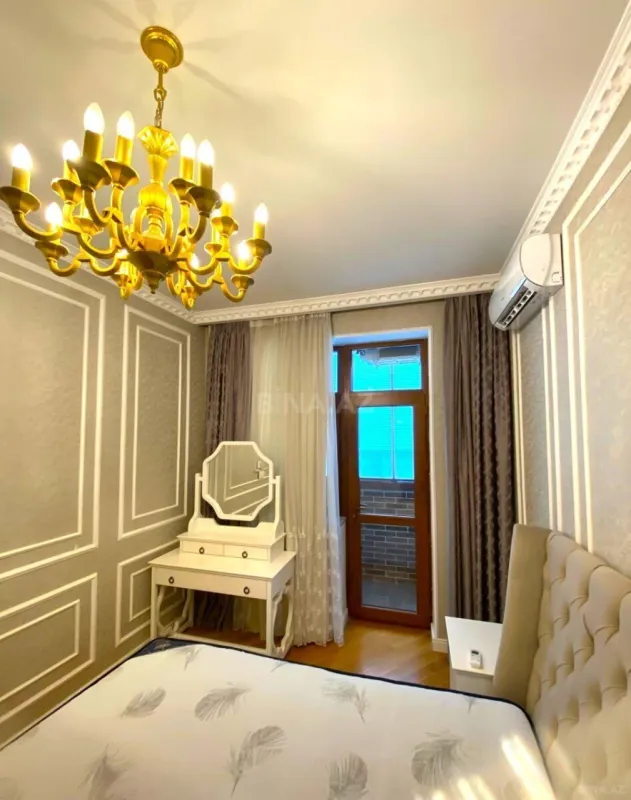 Satılır 4 otaqlı mənzil 124 m²