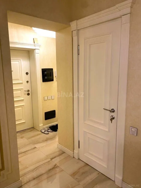 Satılır 4 otaqlı mənzil 124 m²