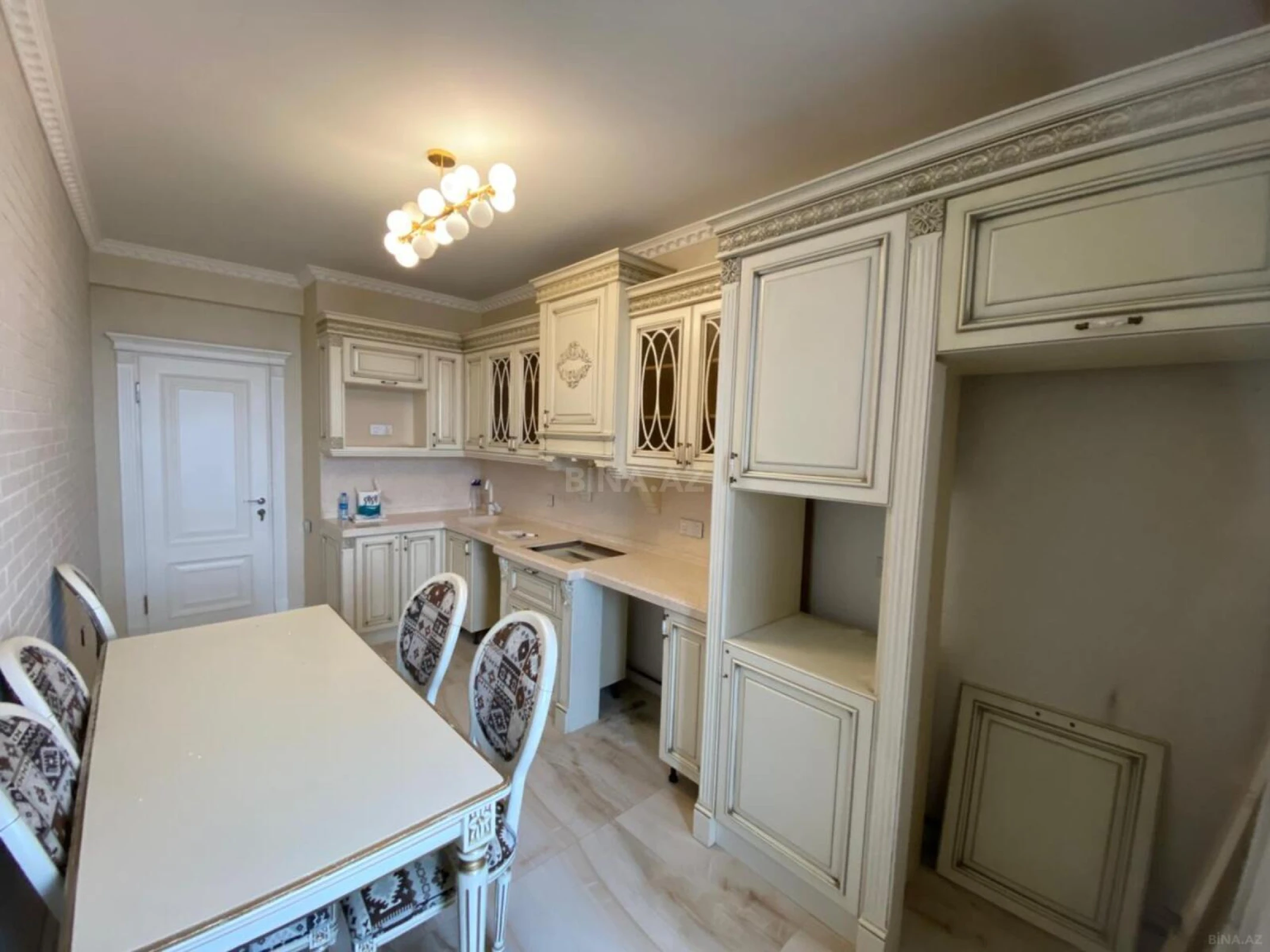 Satılır 4 otaqlı mənzil 124 m²