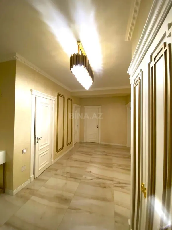 Satılır 4 otaqlı mənzil 124 m²