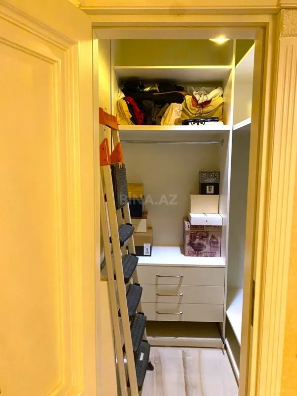 Satılır 4 otaqlı mənzil 124 m²