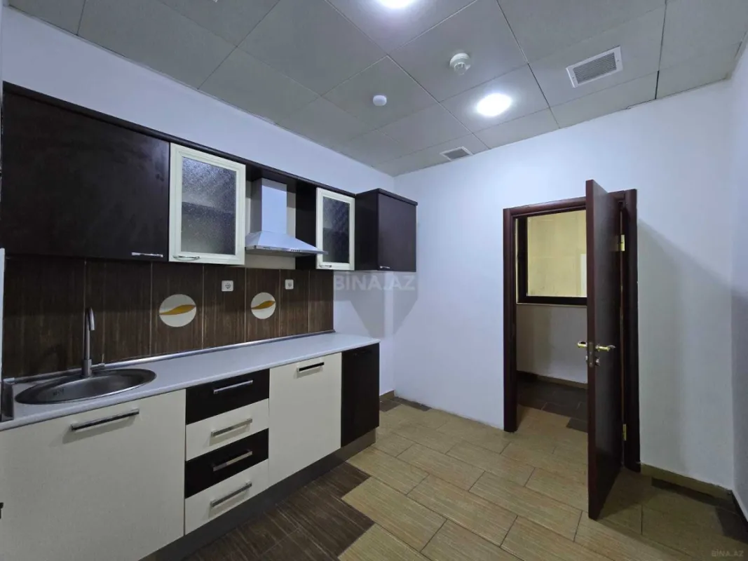 Kirayə verilir 3 otaqlı ofis 122 m²