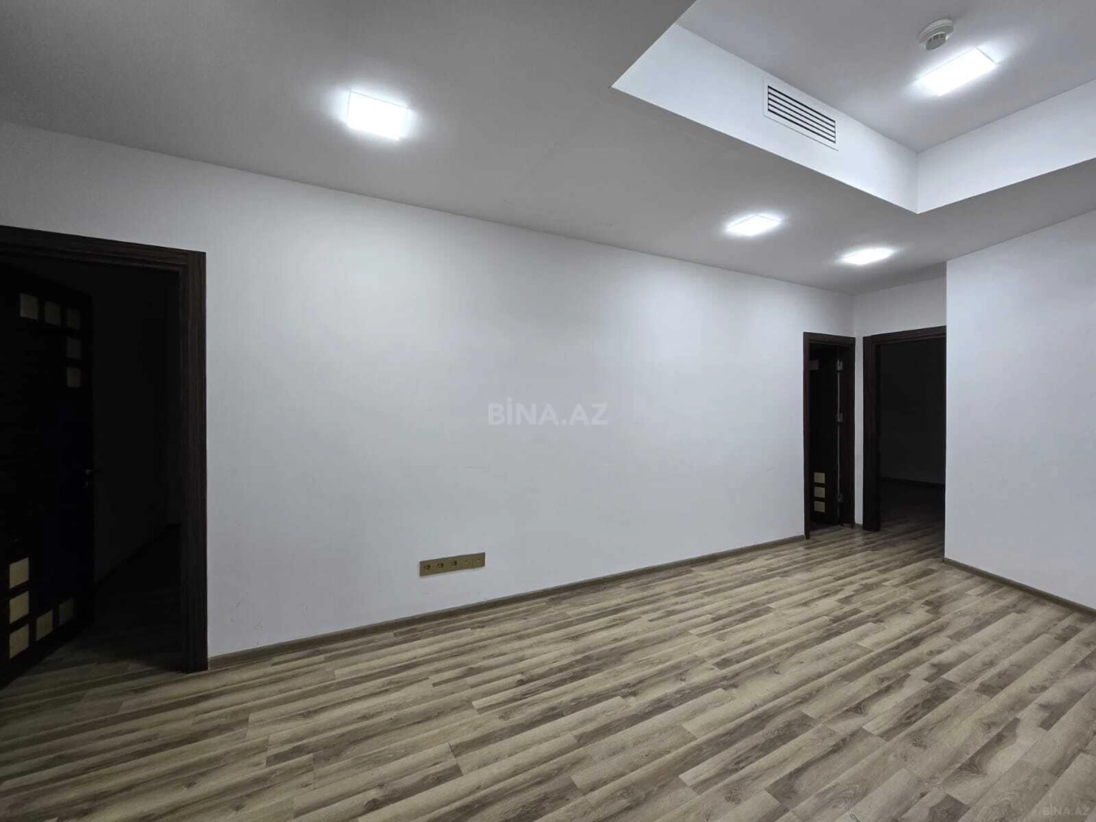 Kirayə verilir 3 otaqlı ofis 122 m²