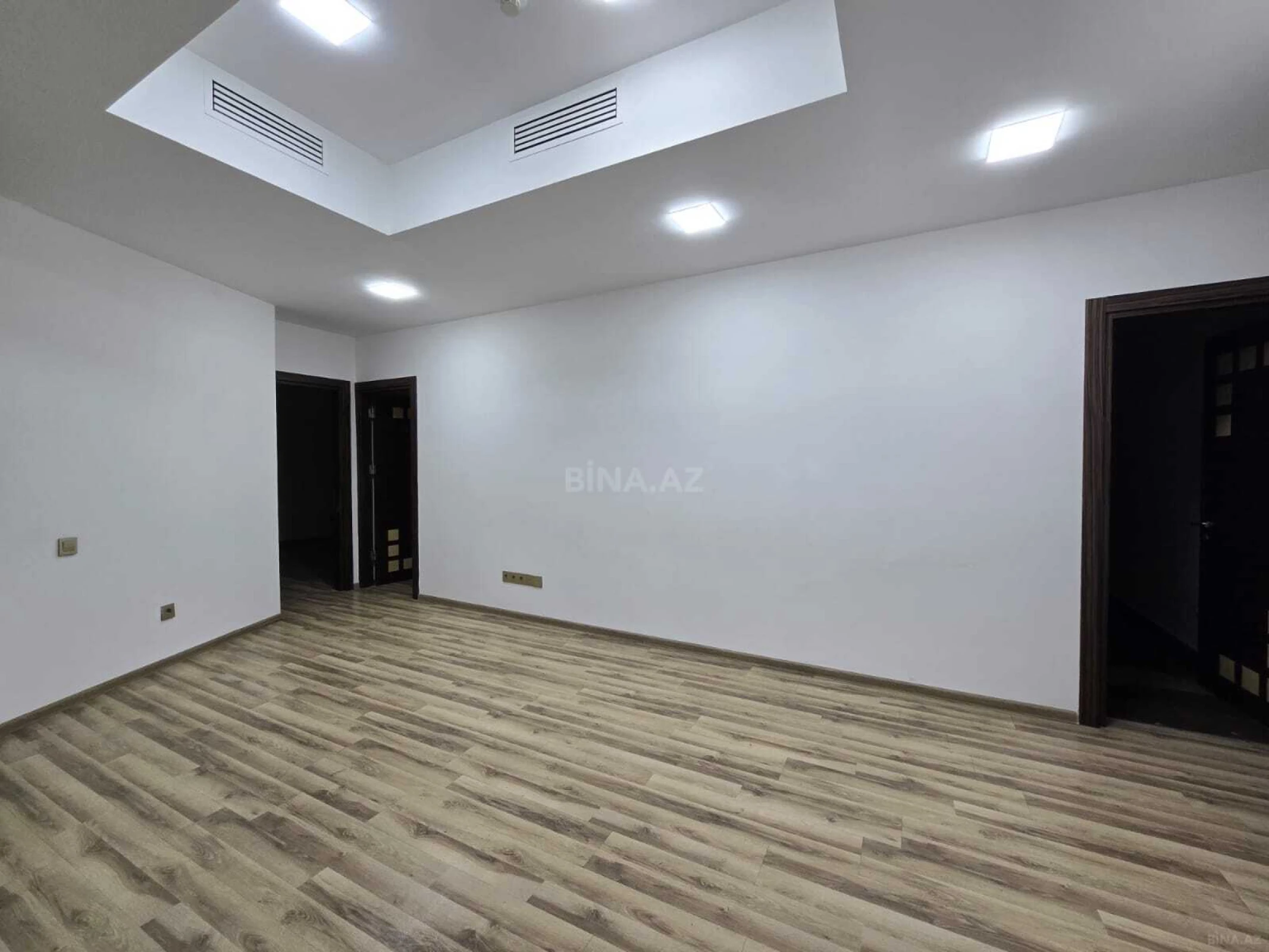 Kirayə verilir 3 otaqlı ofis 122 m²