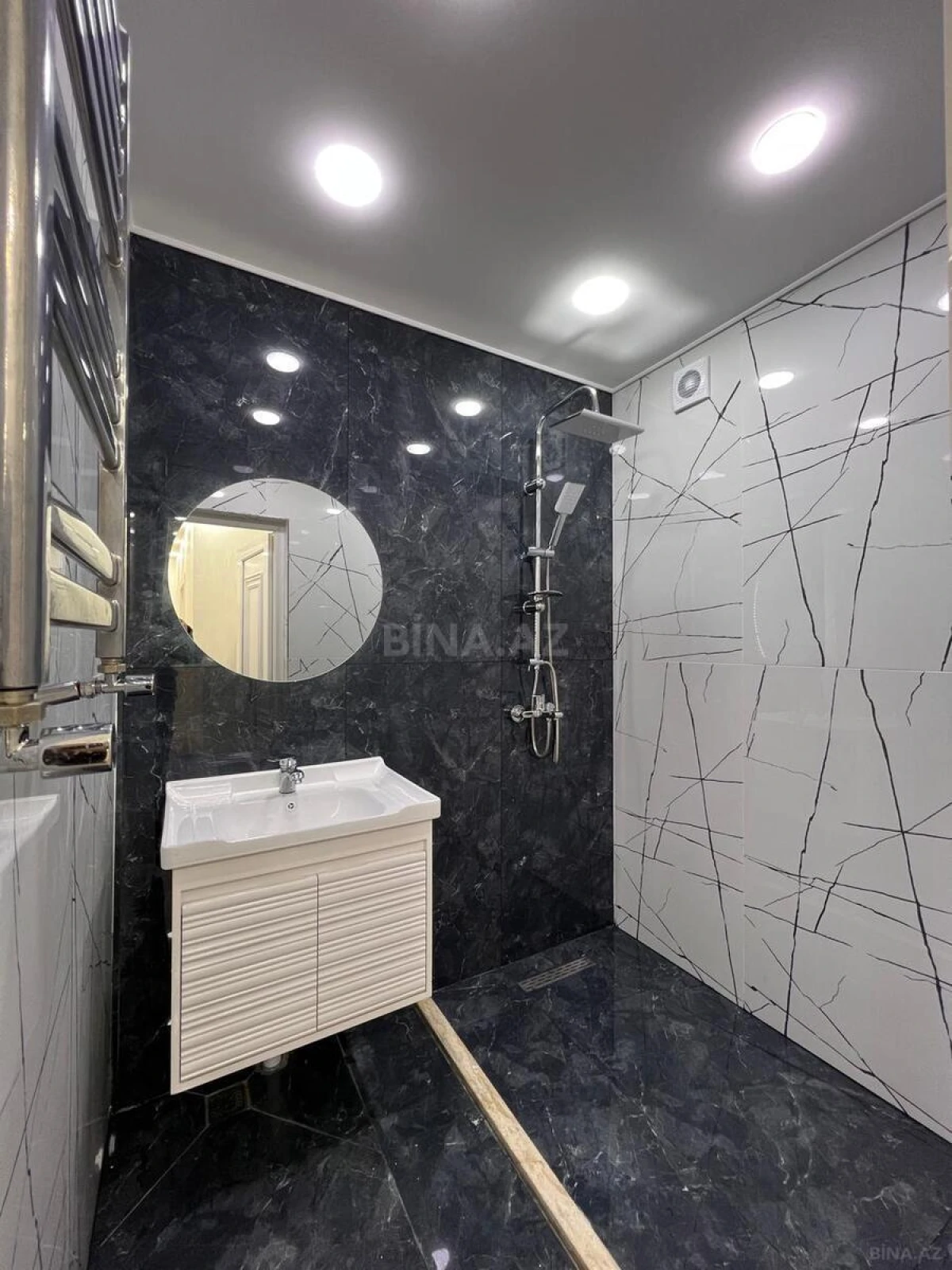 Satılır 2 otaqlı mənzil 65 m²