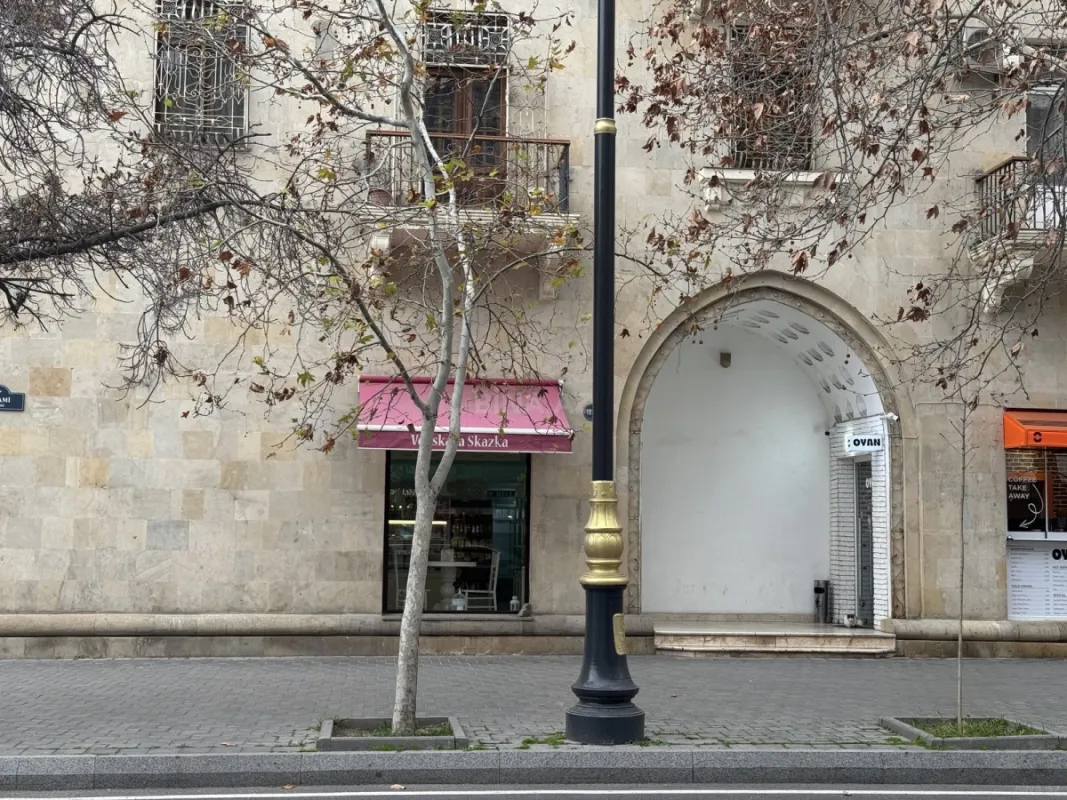 Satılır obyekt 100 m²