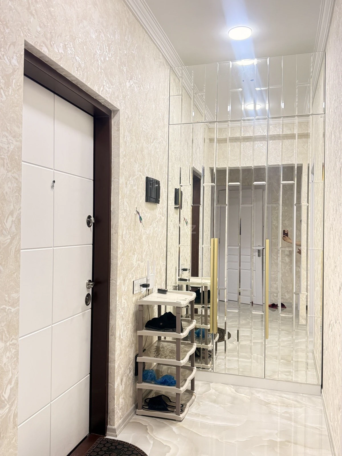 Kirayə verilir 2 otaqlı mənzil 75 m²