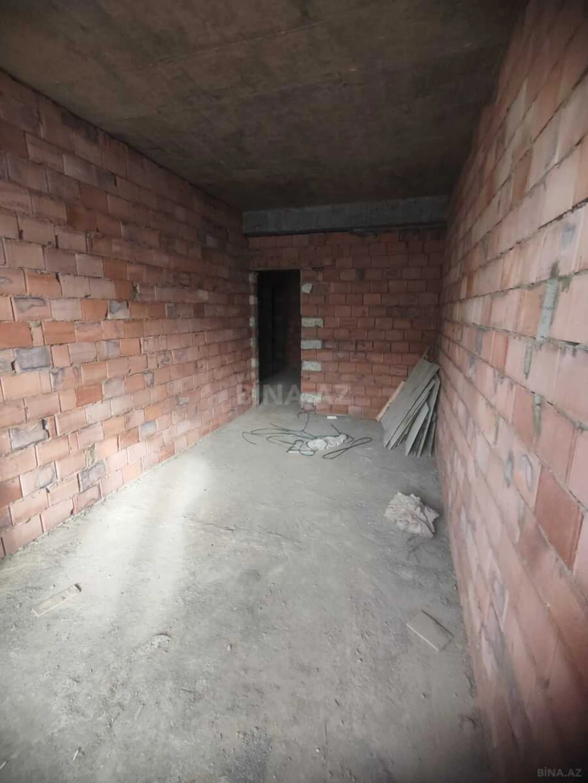 Satılır 4 otaqlı mənzil 205 m²