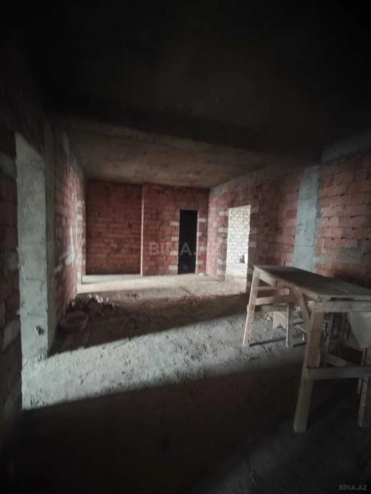 Satılır 4 otaqlı mənzil 205 m²