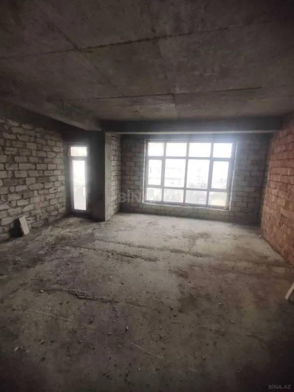 Satılır 4 otaqlı mənzil 205 m²