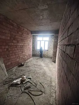 Satılır 4 otaqlı mənzil 205 m²