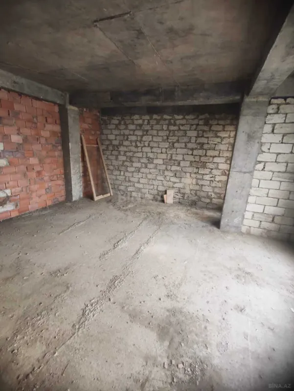 Satılır 4 otaqlı mənzil 205 m²