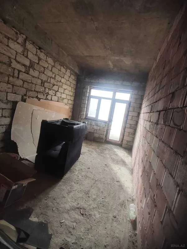 Satılır 4 otaqlı mənzil 205 m²