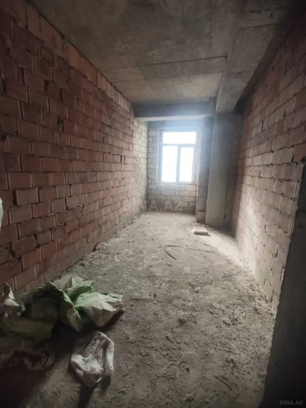 Satılır 4 otaqlı mənzil 205 m²