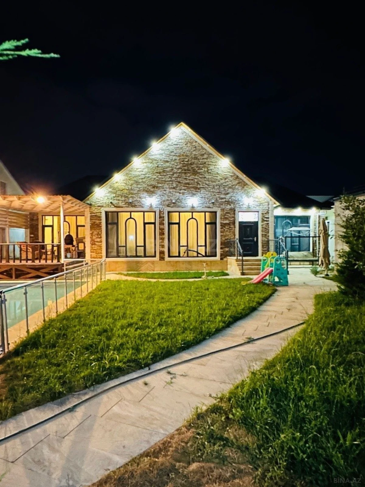 Kirayə verilir 4 otaqlı həyət evi 240 m²