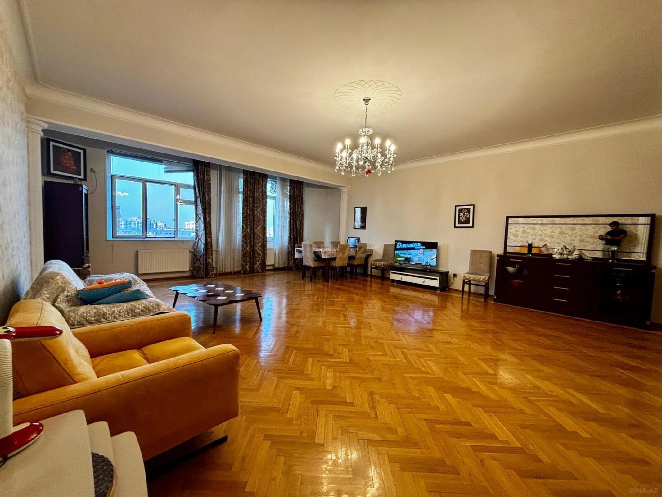 Satılır 3 otaqlı mənzil 167.7 m²