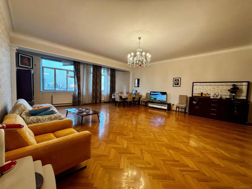 Satılır 3 otaqlı mənzil 167.7 m²
