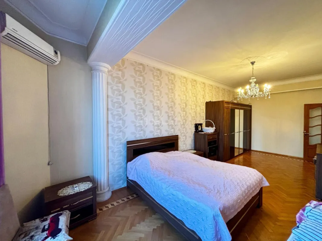 Satılır 3 otaqlı mənzil 167.7 m²