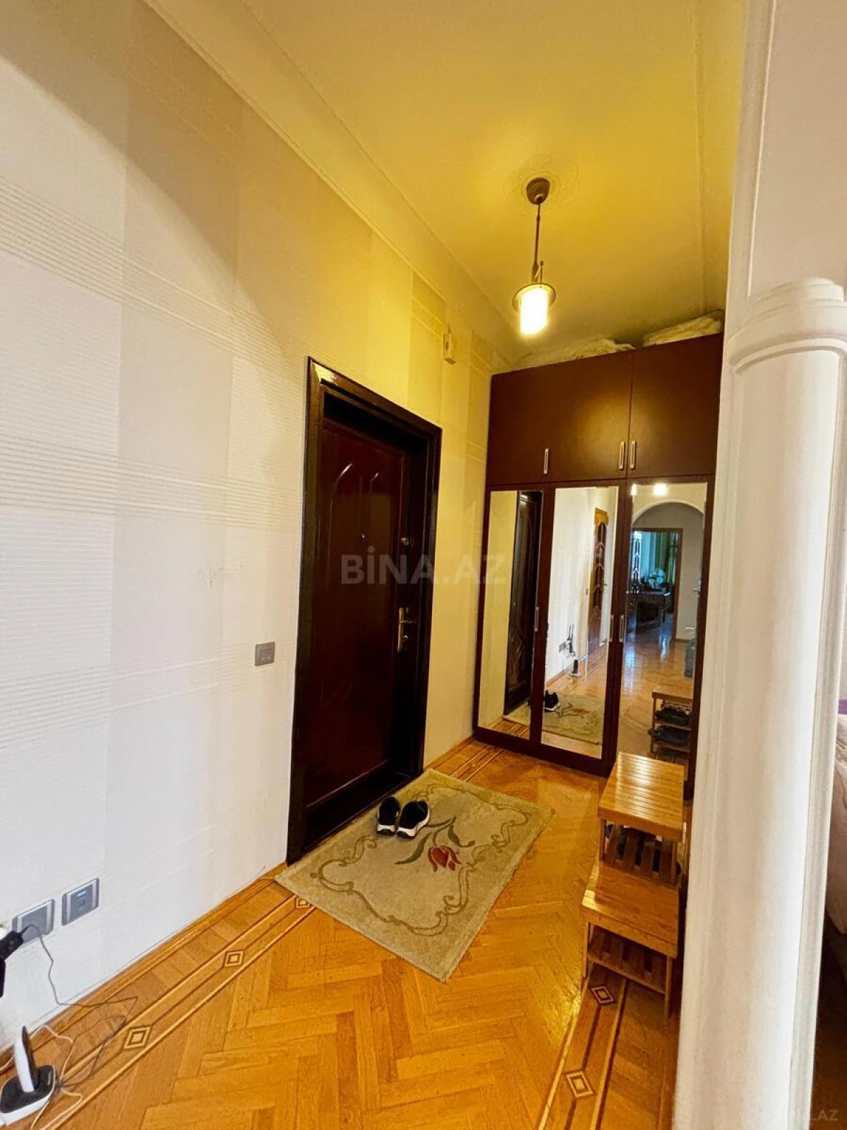 Satılır 3 otaqlı mənzil 167.7 m²