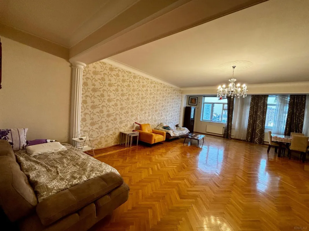 Satılır 3 otaqlı mənzil 167.7 m²