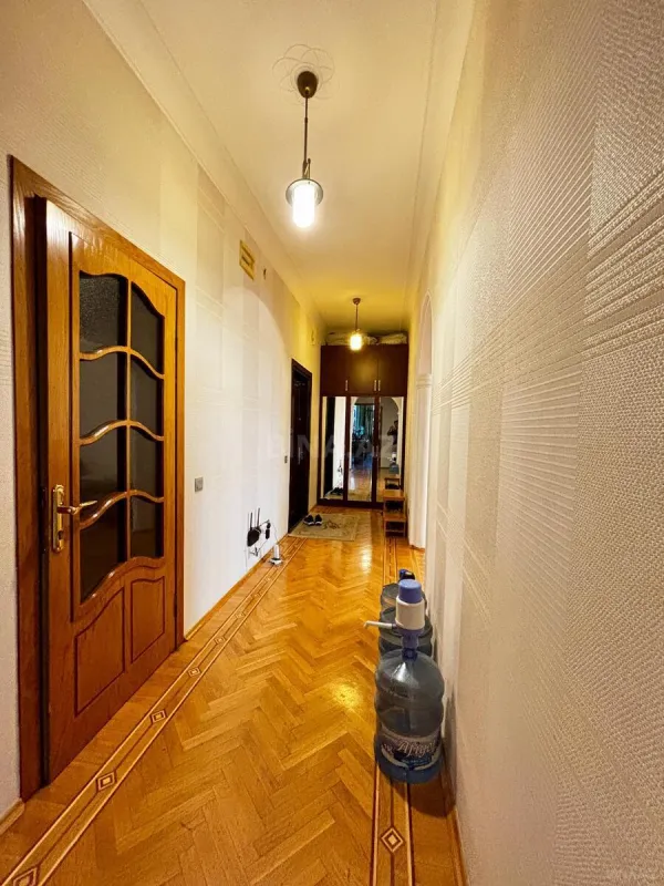 Satılır 3 otaqlı mənzil 167.7 m²