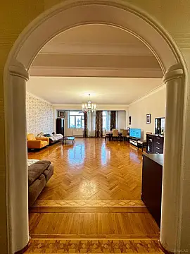 Satılır 3 otaqlı mənzil 167.7 m²