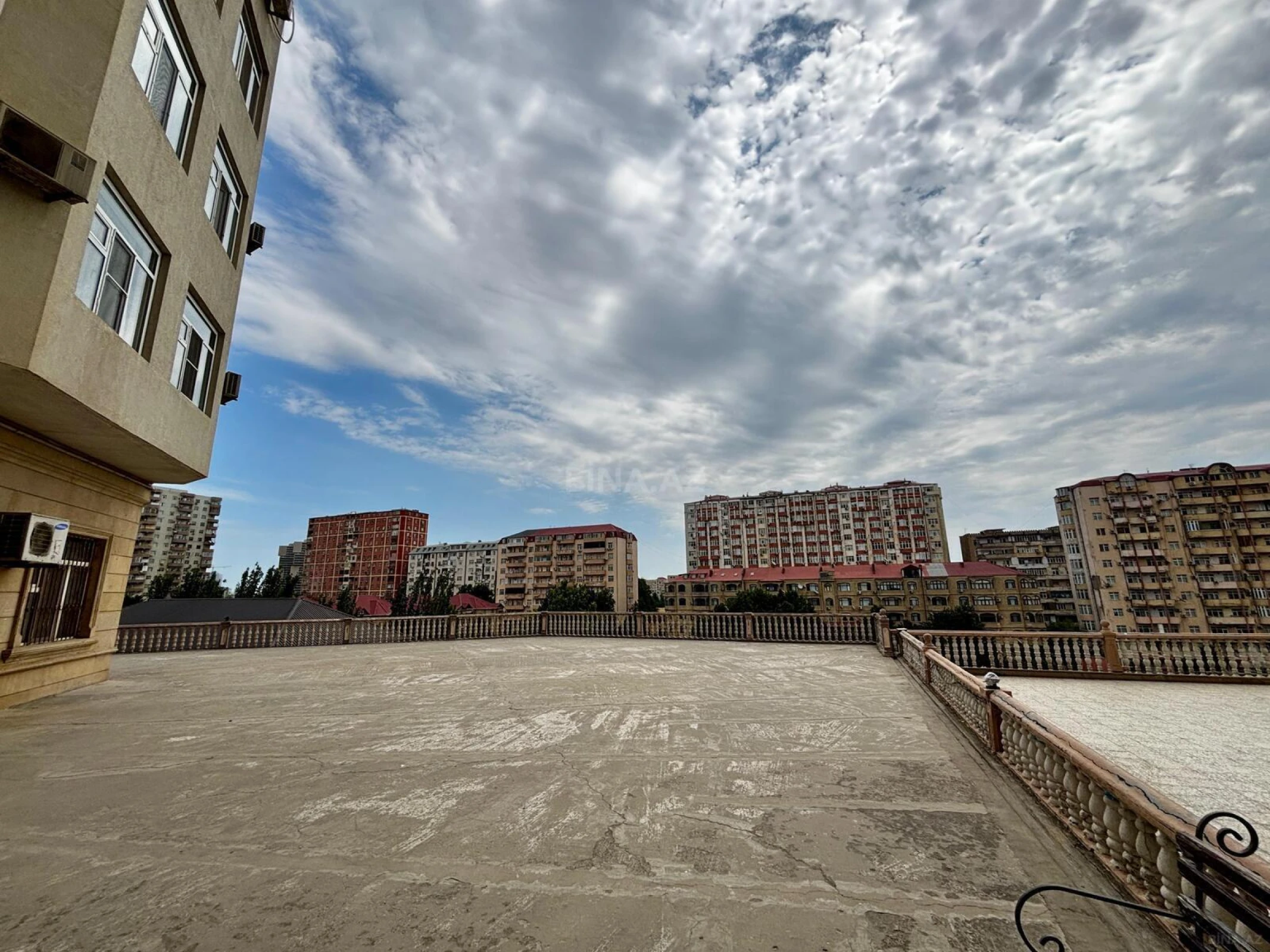 Satılır 3 otaqlı mənzil 167.7 m²