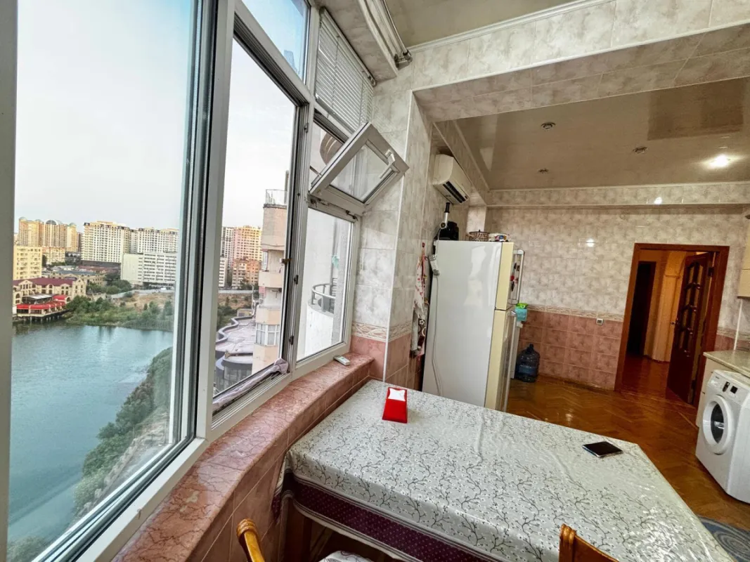 Satılır 3 otaqlı mənzil 167.7 m²