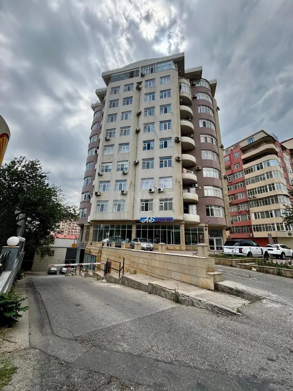 Satılır 3 otaqlı mənzil 167.7 m²