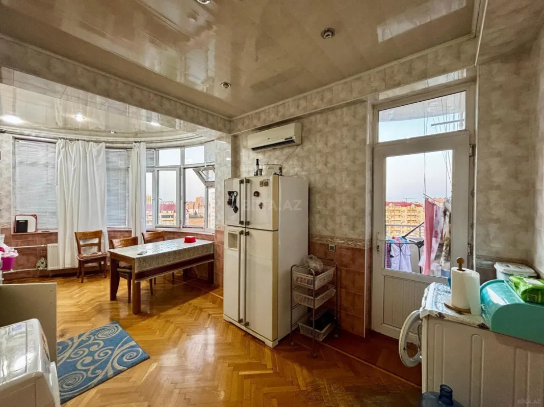 Satılır 3 otaqlı mənzil 167.7 m²